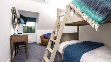 Family Suite | 1 bedroom, desk, iron/ironing board, free WiFi