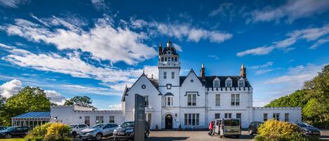 Fachada de la propiedad