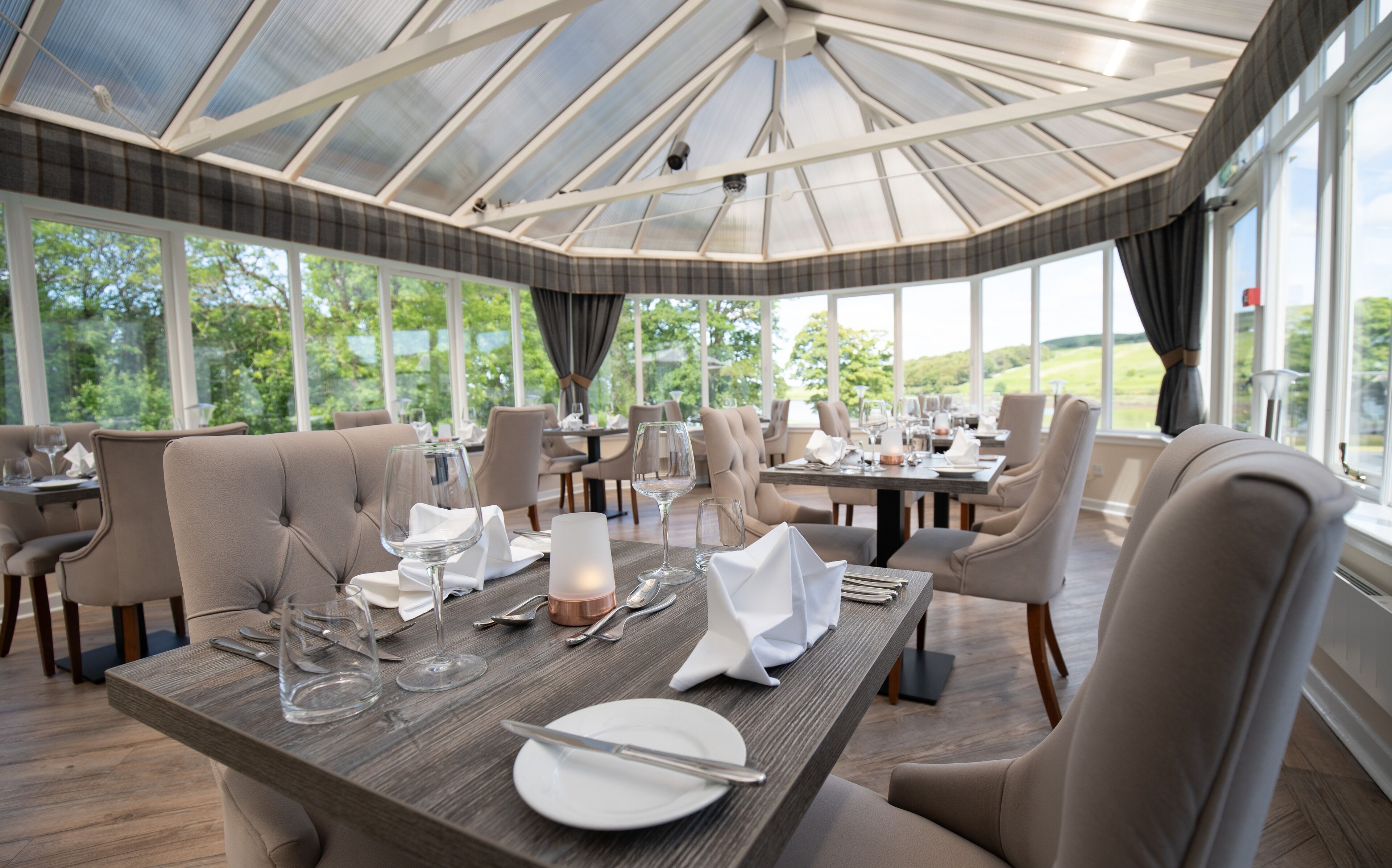 Daily cooked-to-order breakfast (GBP 22.95 per person)