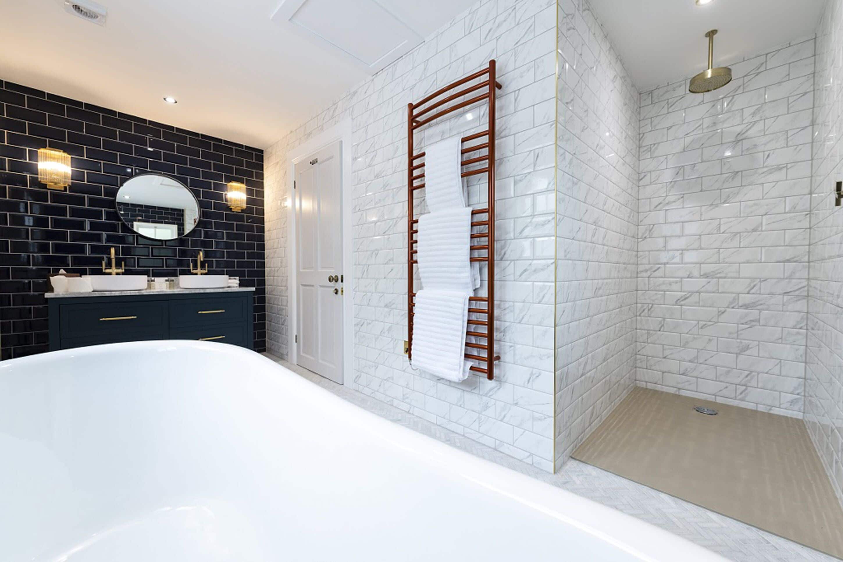 gate lodge | bathroom | free toiletries, hair dryer, bathrobes, towels