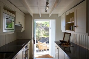 Cottage (Middle) | Private kitchen