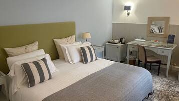 Suite junior | Ropa de cama de alta calidad y tabla de planchar con plancha