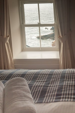 1 bedroom, premium bedding, iron/ironing board, free WiFi