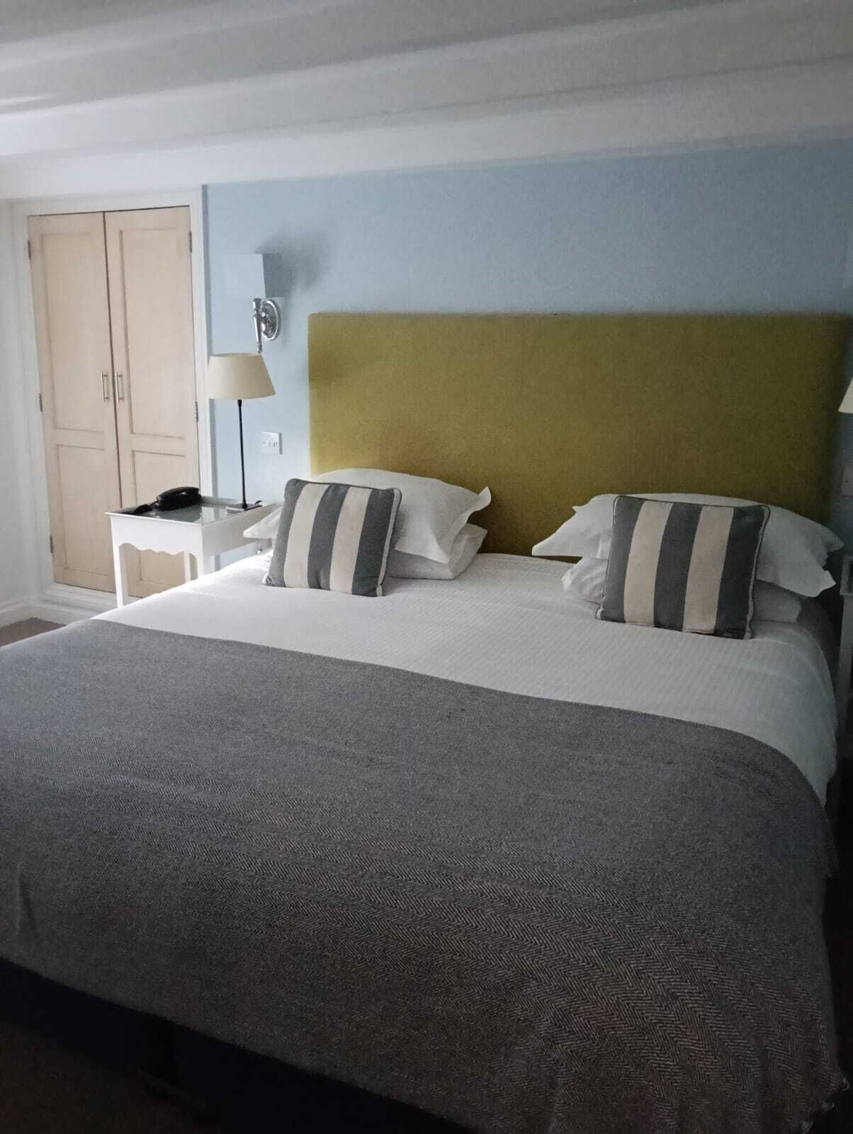 高級客房 | 高級寢具、熨斗/熨衫板、免費 Wi-Fi、床單