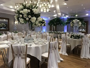 زفاف داخل الفندق