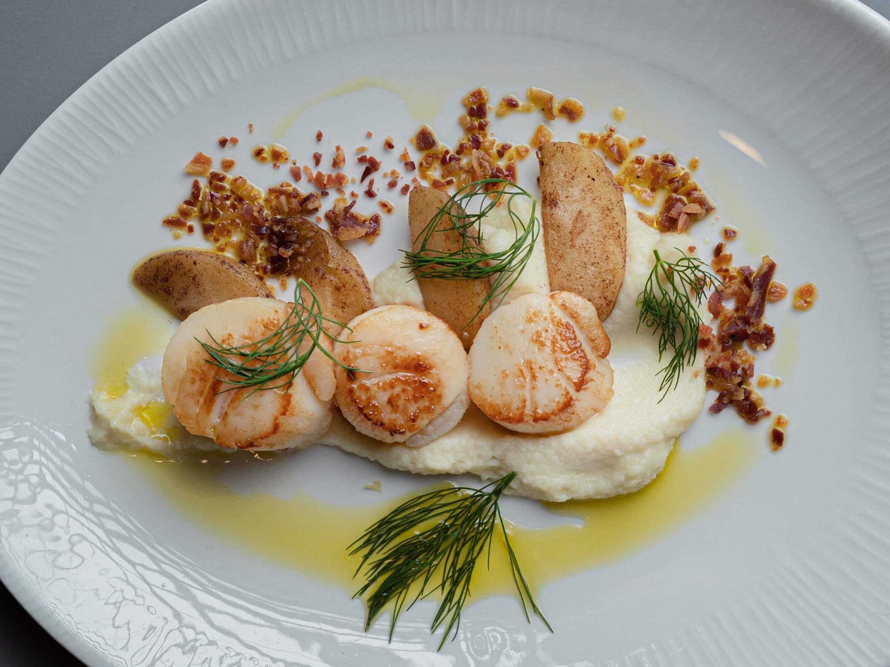 breakfast and dinner served, international cuisine