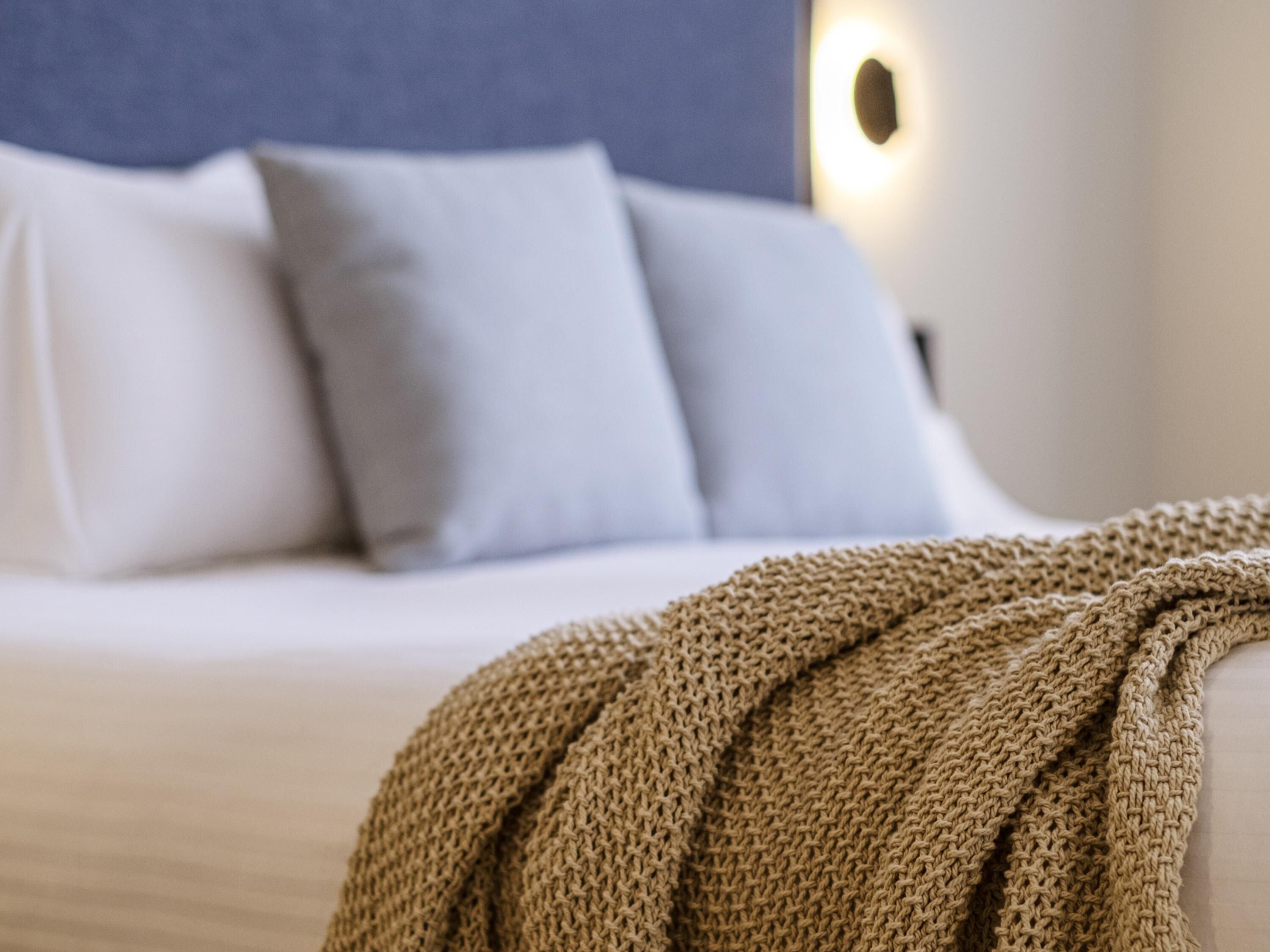 Ropa de cama de alta calidad, minibar, escritorio y cortinas blackout 