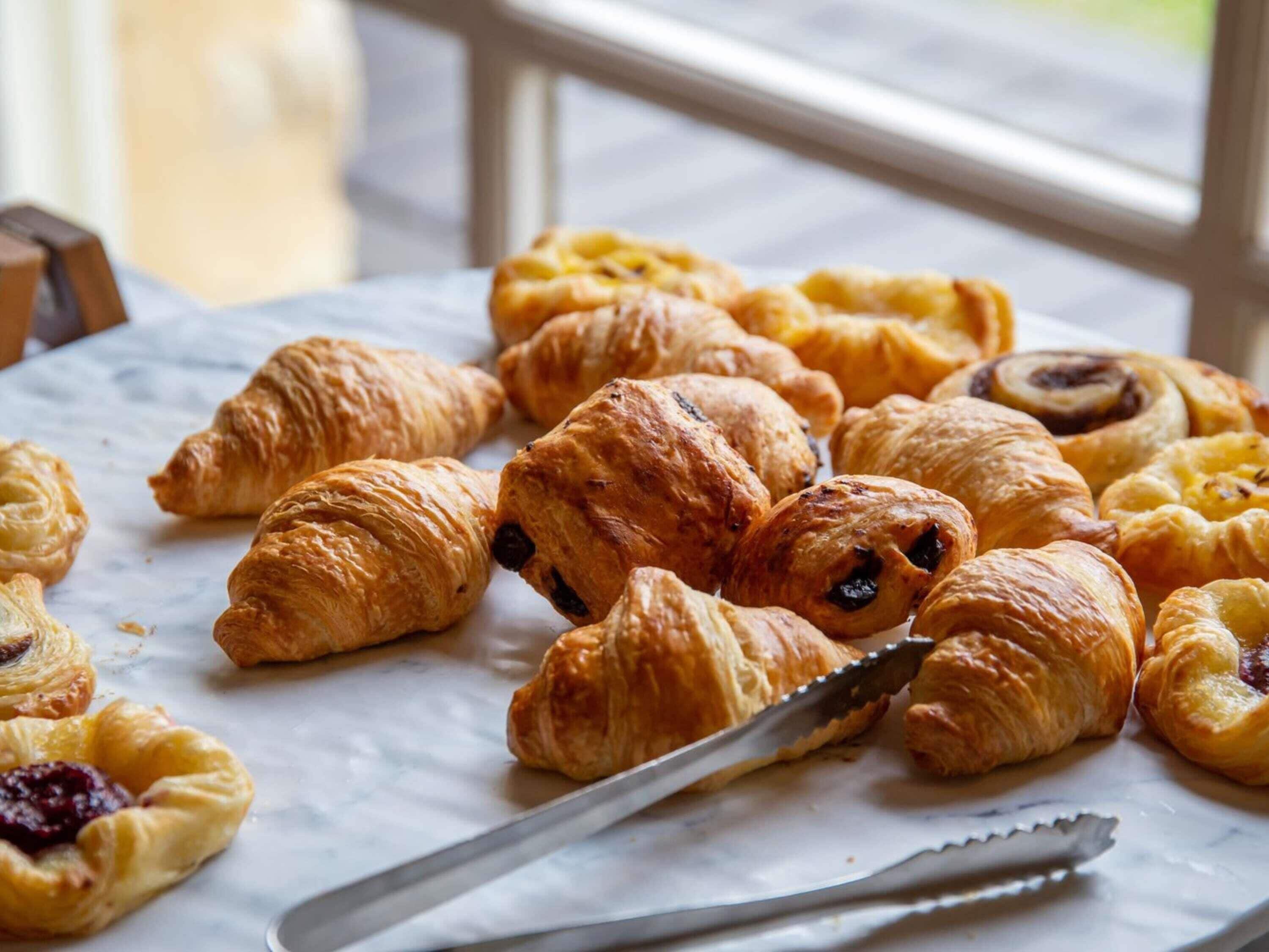 daily cooked-to-order breakfast (aud 32 per person)