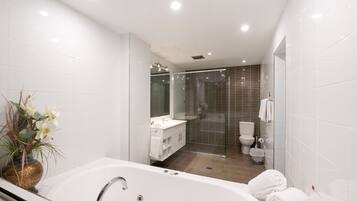 Deluxe Room, 1 King Bed, Balcony