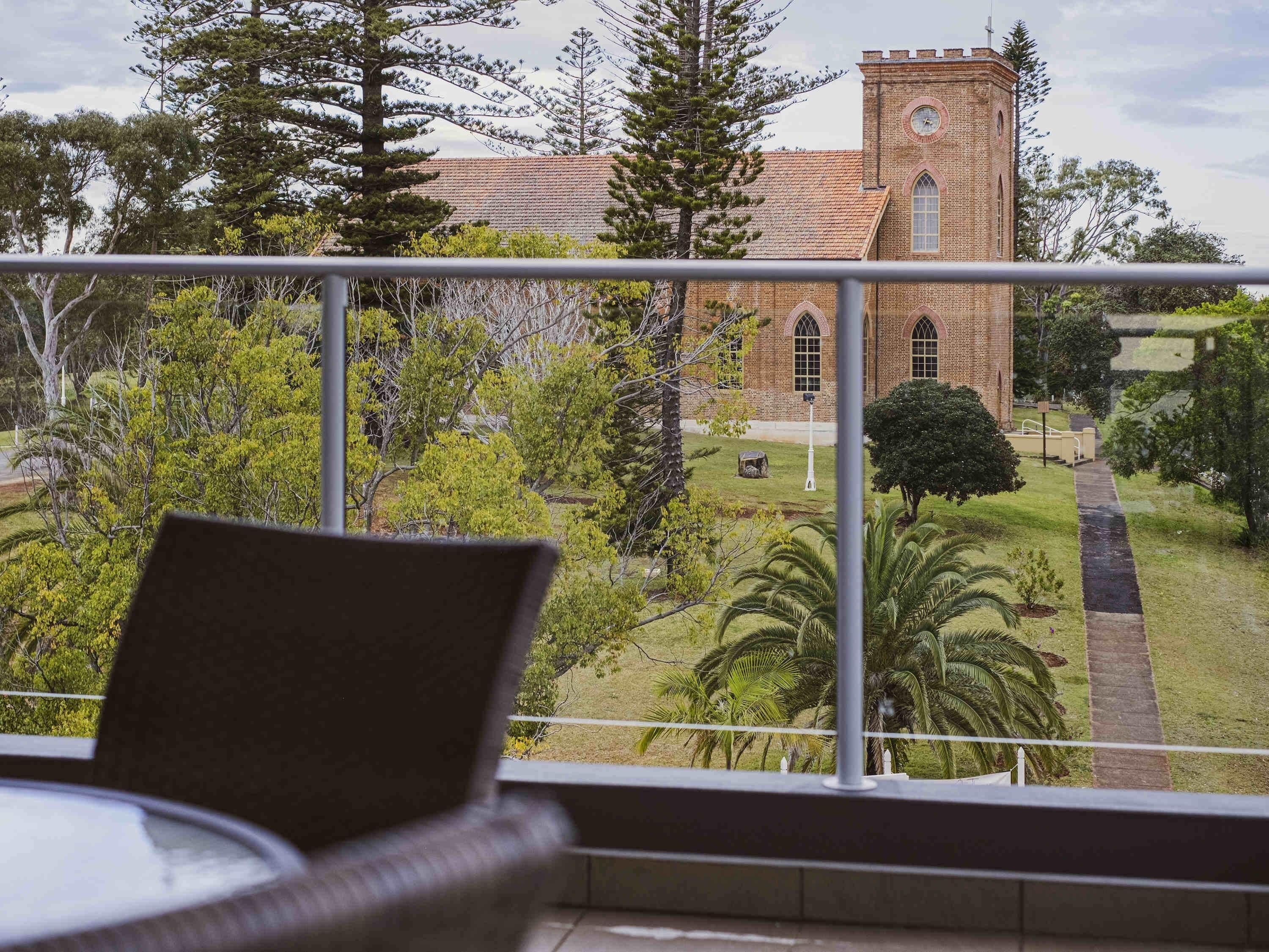 Premium bedding, minibar, desk, blackout drapes