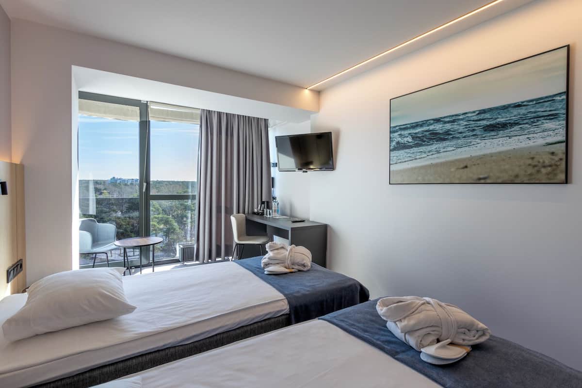 Comfort Twin Room, 2 Twin Beds | 1 bedroom, desk, laptop workspace, blackout drapes