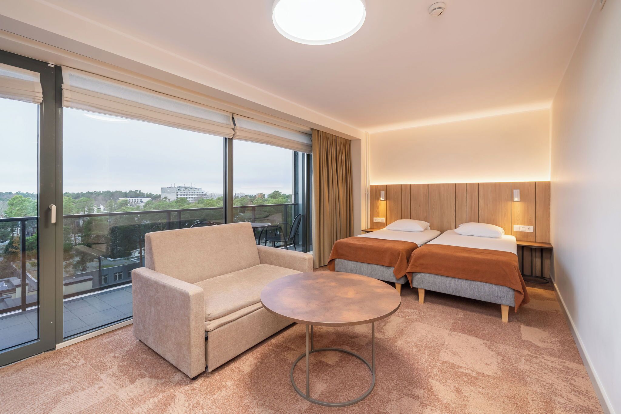 Premium Twin Room | Desk, laptop workspace, blackout curtains, iron/ironing board