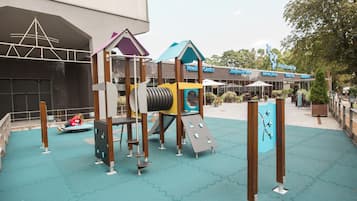 Área de juegos infantiles al aire libre
