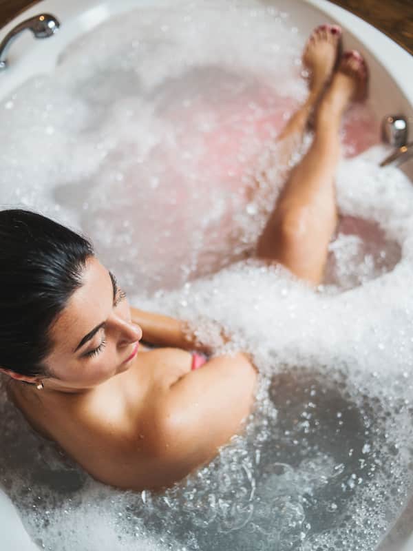 Couples treatment rooms, hot tub, body treatments, hydrotherapy