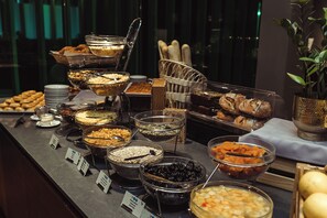 包含每日自助早餐