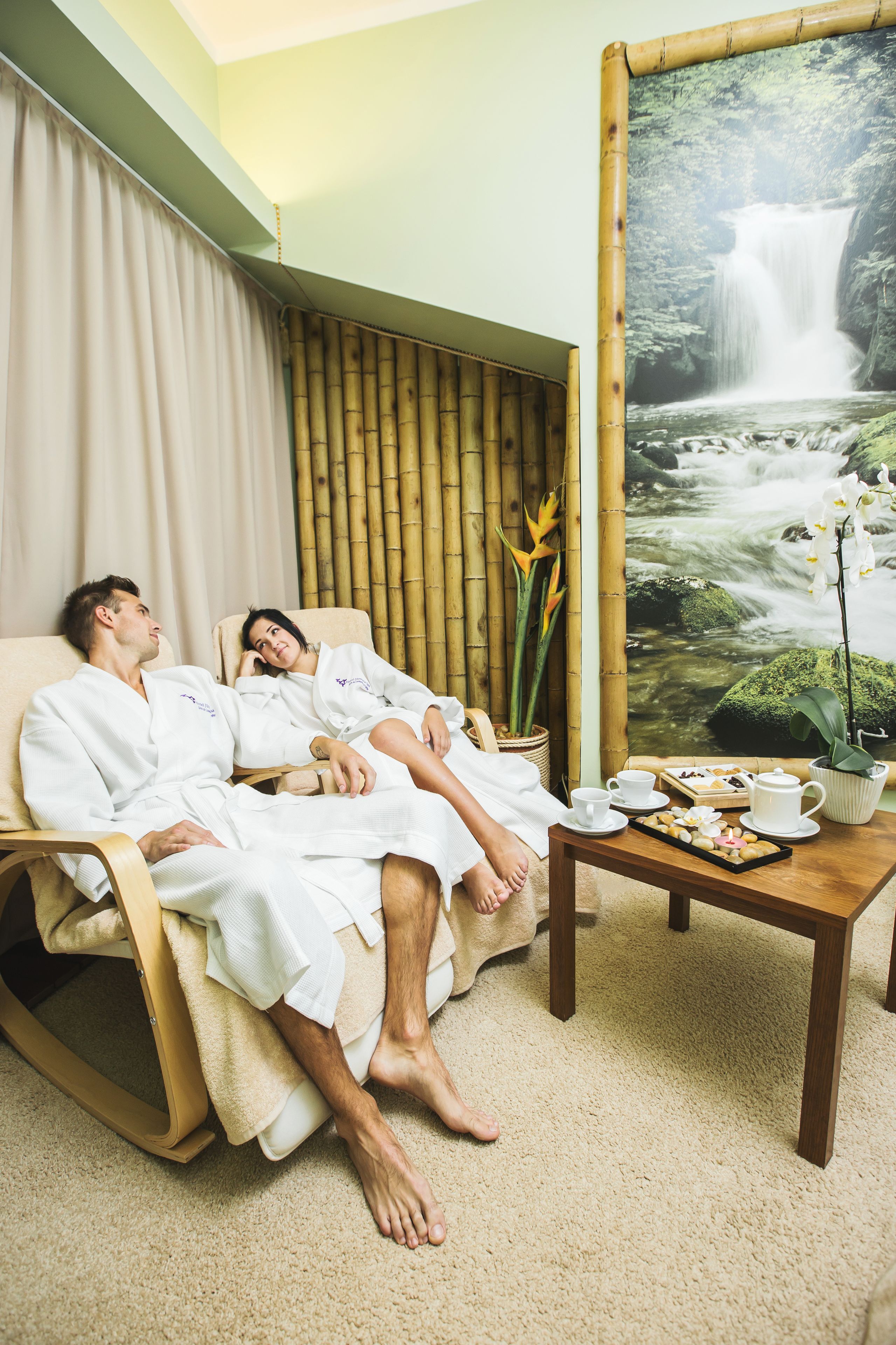 Salas para tratamentos a dois, banheira de hidromassagem