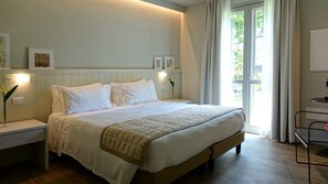 Suite familiale (Park) | Literie de qualité, minibar, coffre-fort, décor unique