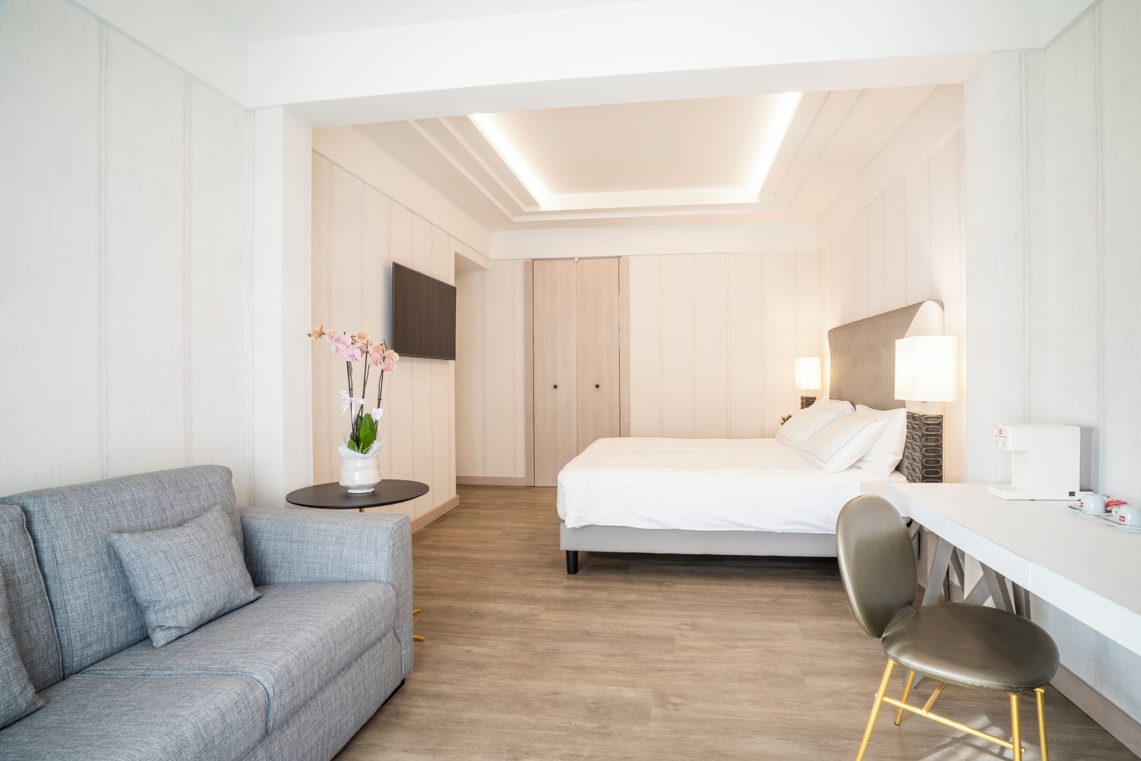 Junior Suite, 1 Bedroom (Park) | Premium bedding, minibar, in-room safe, individually decorated