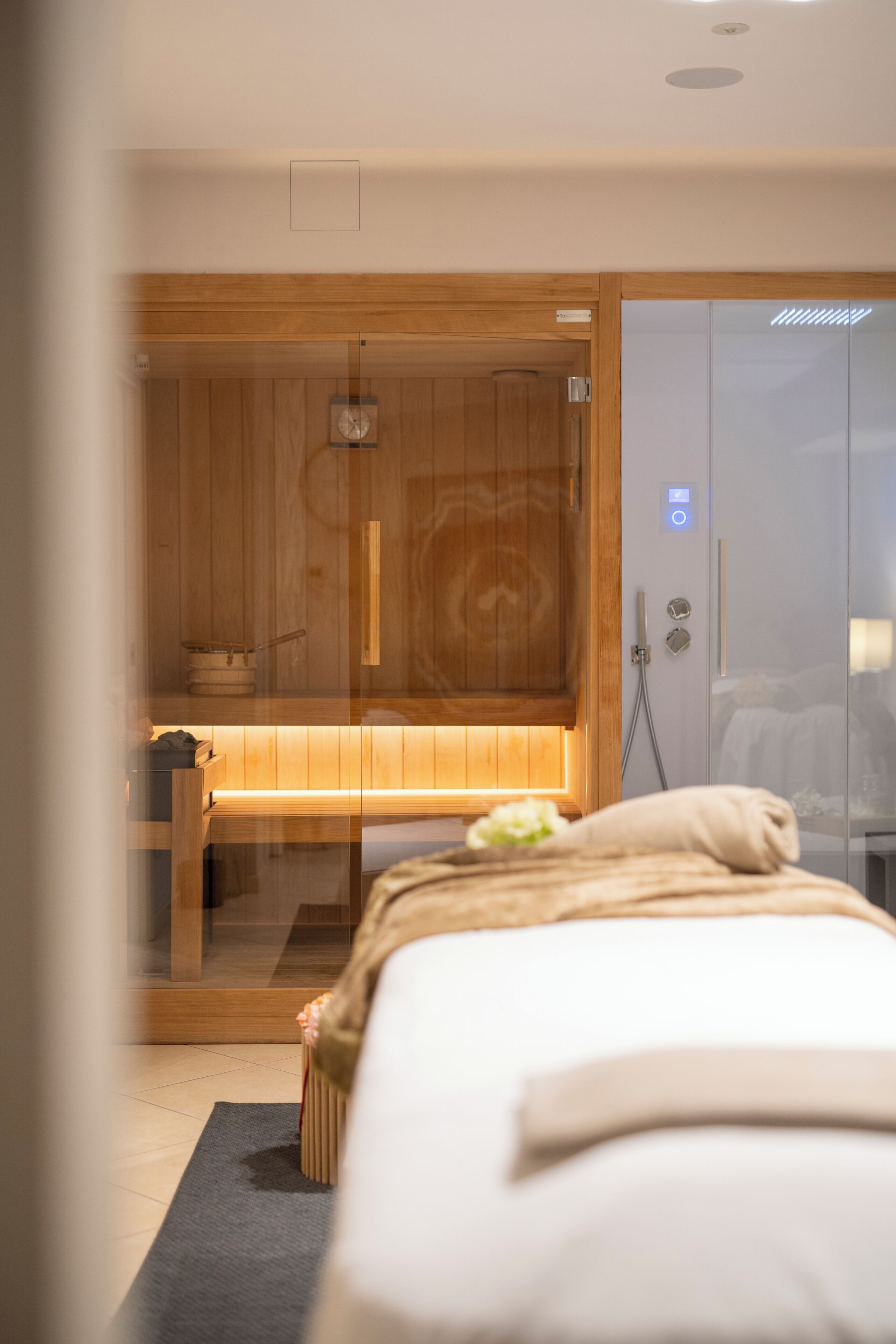 Bastu, bubbelpool, ångbastu, kroppsbehandlingar och kroppsskrubb