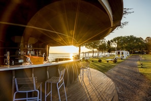 2 bars/lounges, poolside bar, beach bar - Splendido Bay Luxury Spa Resort (Padenghe sul Garda)