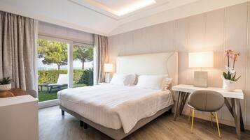 Junior Suite (Deluxe) | Premium bedding, minibar, in-room safe, individually decorated