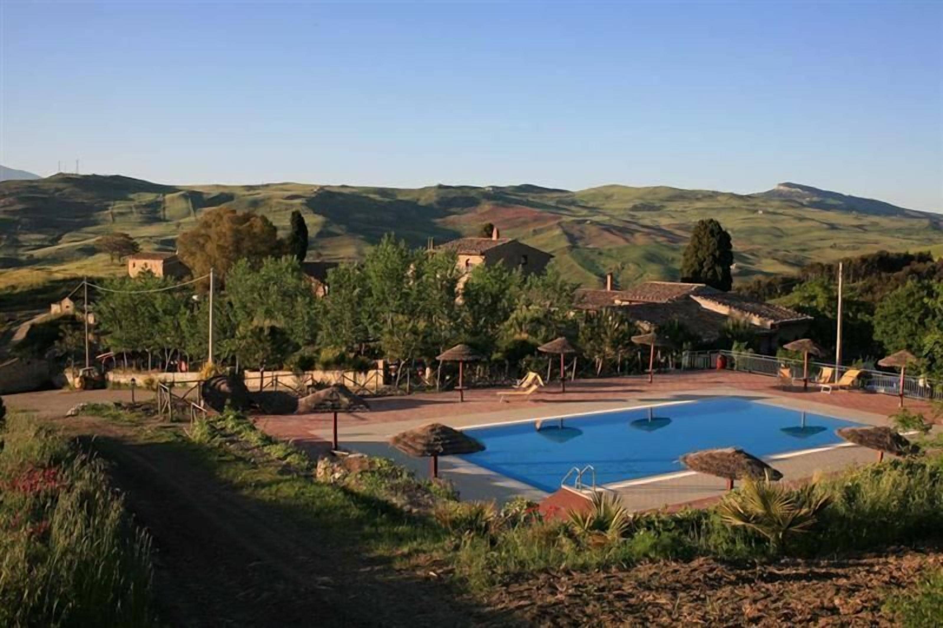 Außenpool, Sonnenschirme