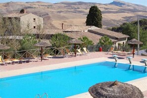 야외 수영장, 수영장 파라솔