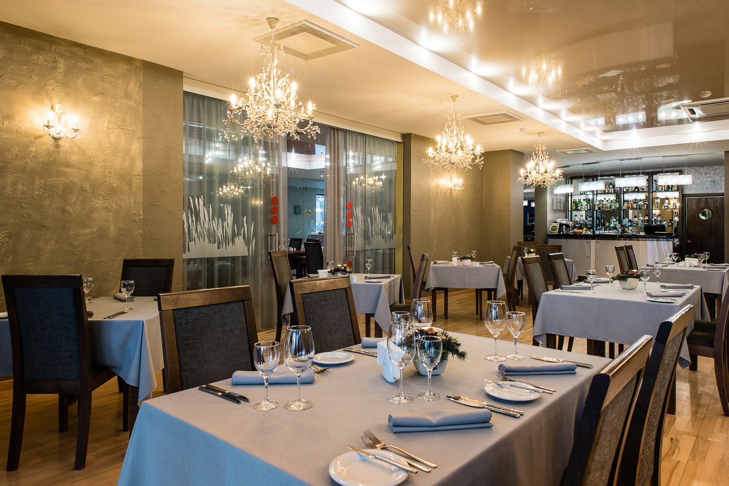 breakfast, lunch and dinner served