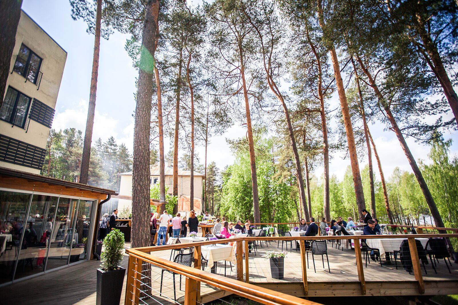 breakfast, lunch and dinner served