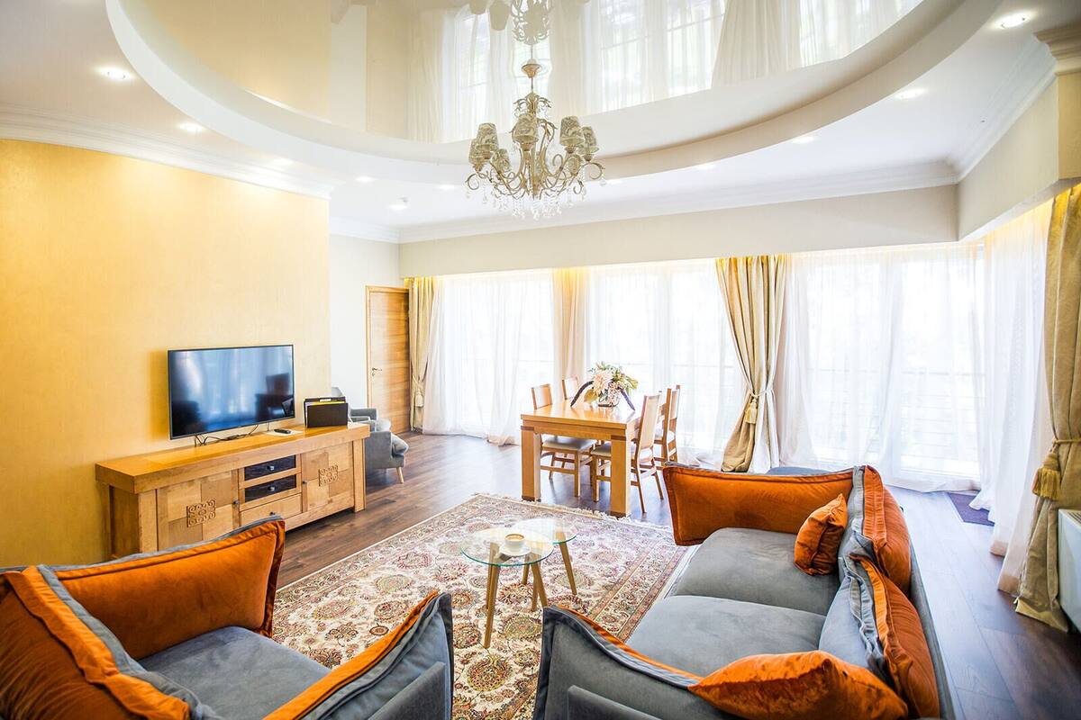 Presidential Suite | Living area | 32-inch Smart TV with digital channels, TV