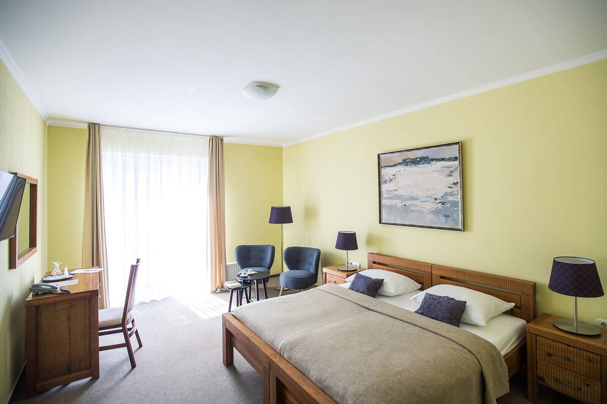 Hypo-allergenic bedding available, minibar, in-room safe, desk