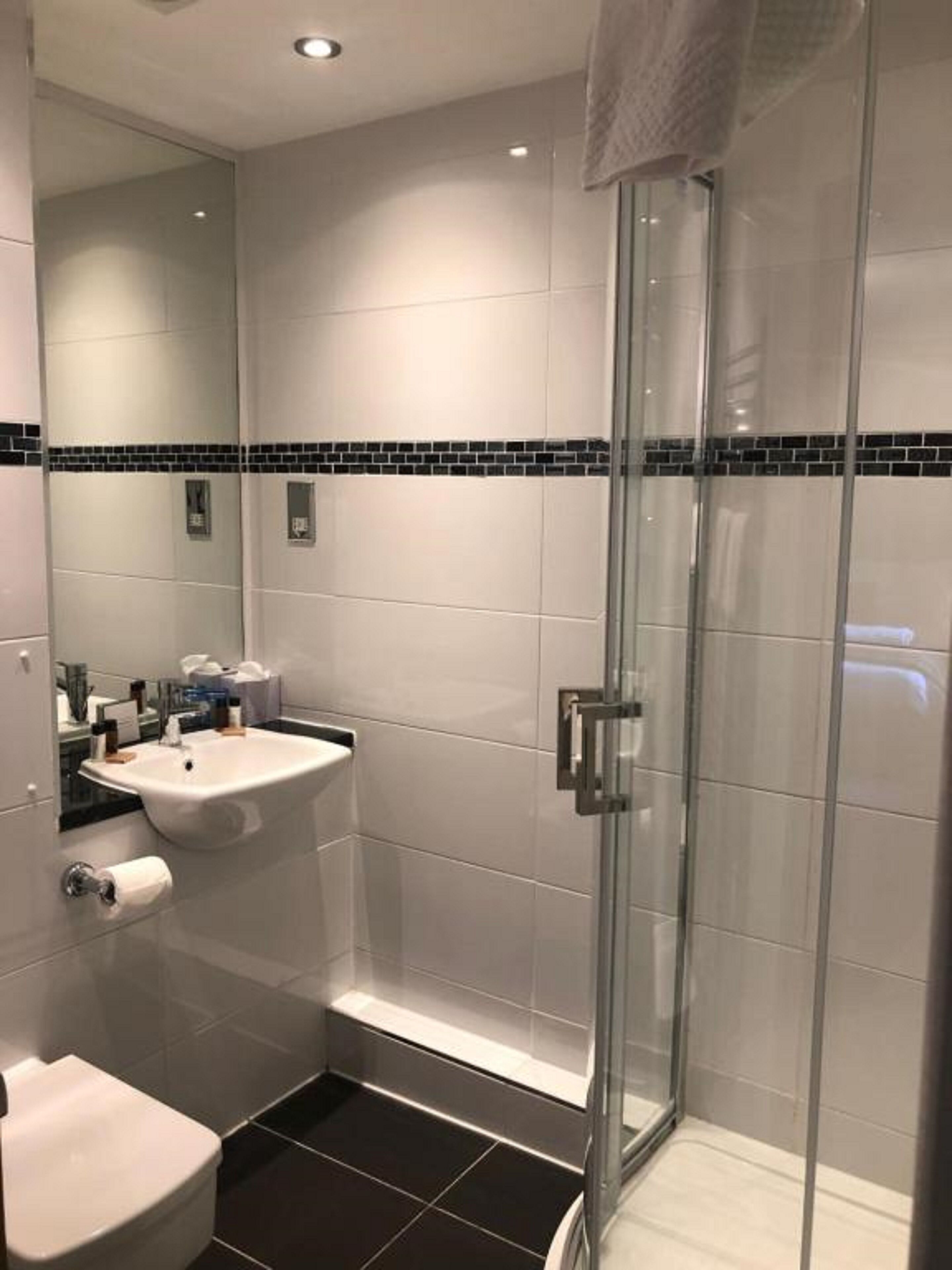 combined shower/bathtub, free toiletries, hair dryer, towels