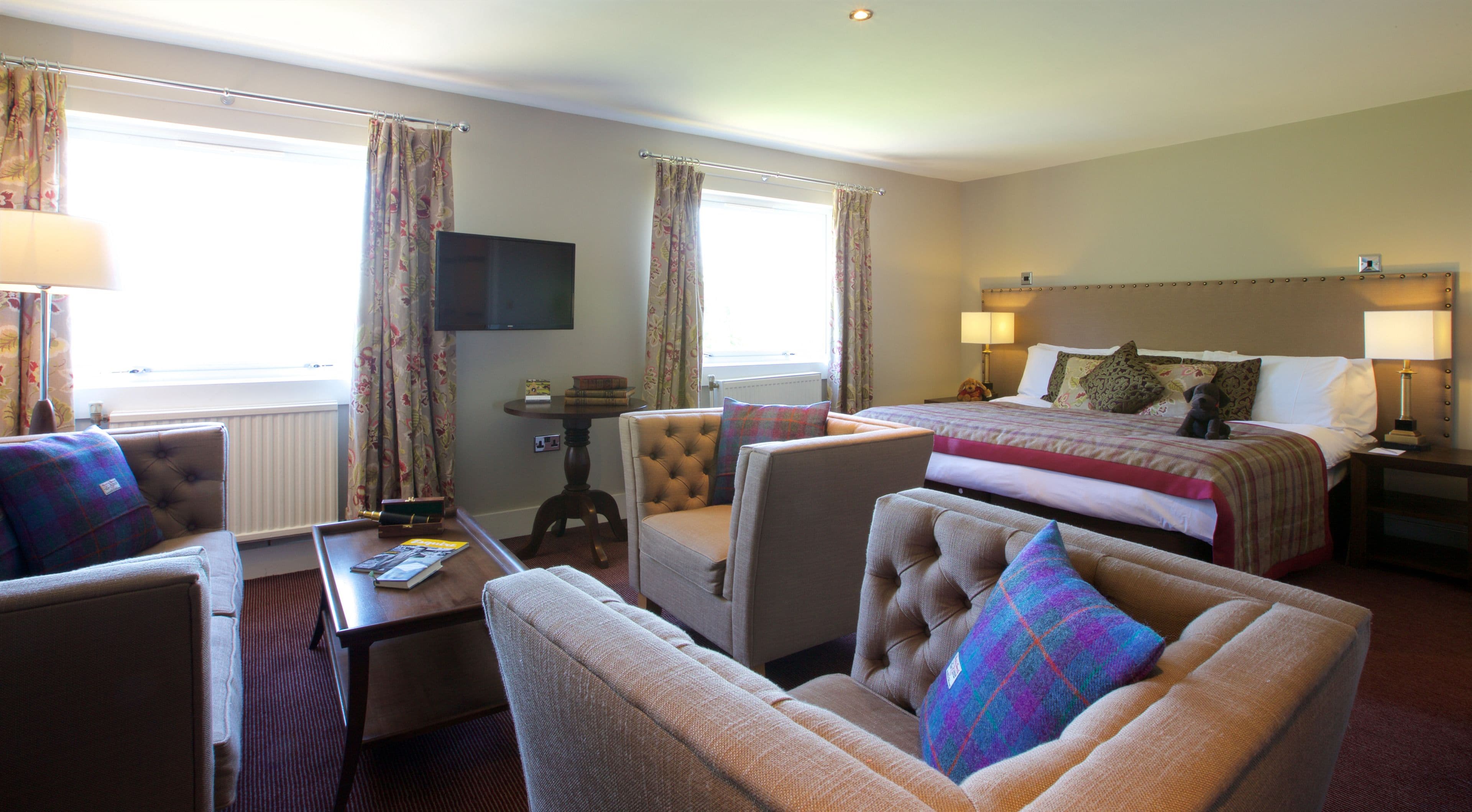 principle double room | individually decorated, desk, free wifi, bed sheets