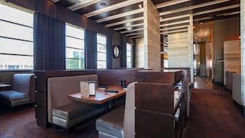 2 restaurants; breakfast, lunch, and dinner served