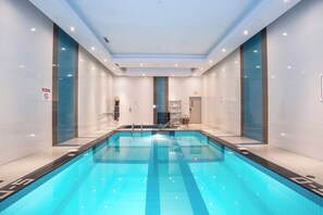 Indoor pool - Sandman Hotel & Suites Winnipeg Airport (Winnipeg)