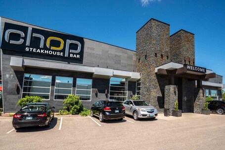 Sandman Hotel Suites Winnipeg Airport - Image 28
