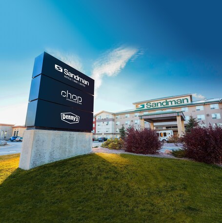 Sandman Hotel Suites Winnipeg Airport - Image 9