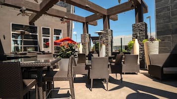 2 restaurants, breakfast, lunch, dinner served; American cuisine