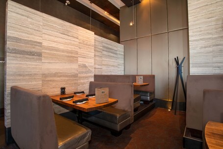 Sandman Hotel Suites Winnipeg Airport - Image 33