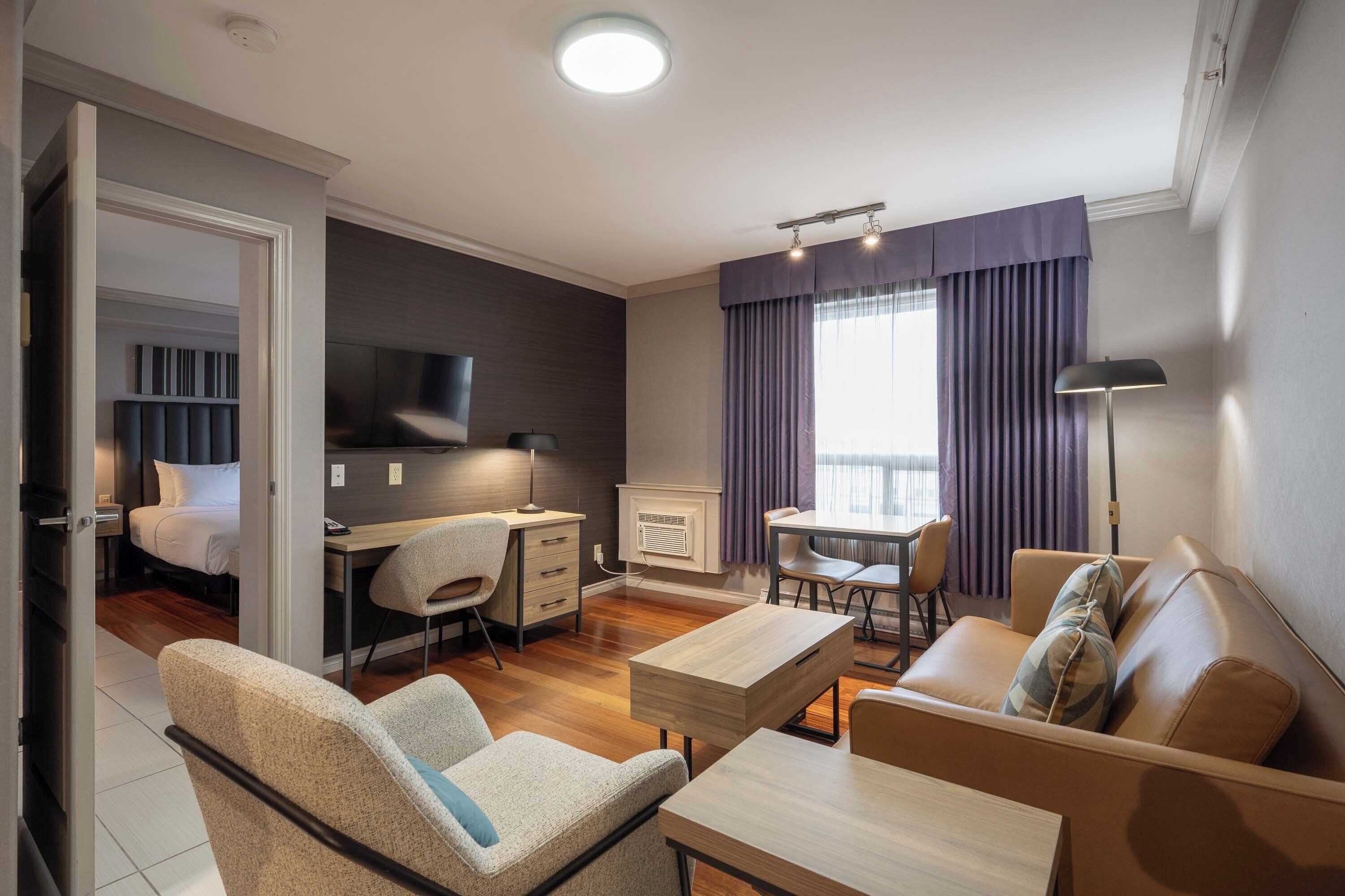 jacuzzi suite, 1 king bed, sofa bed, kitchenette | 1 bedroom, desk, laptop workspace, iron/ironing board