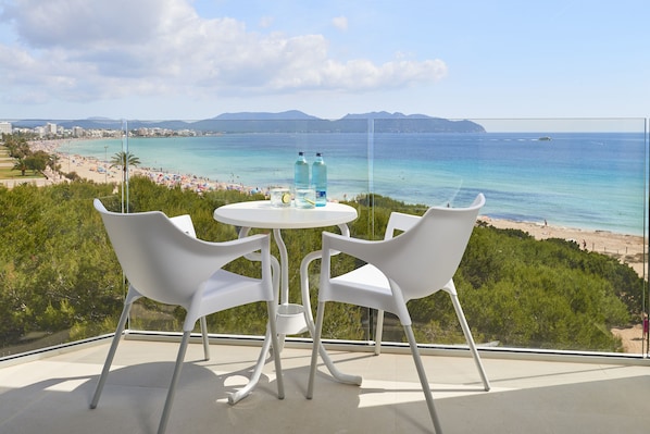 Minibar, coffre-fort, bureau