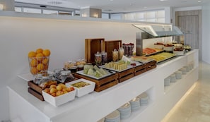 Buffet déjeuner servi tous les jours en supplément