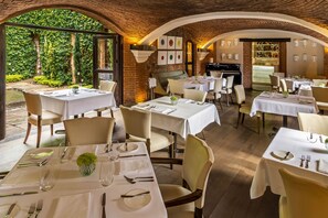 Breakfast, lunch and dinner served