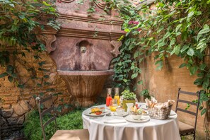 Suite Grand (Master) | Restaurante | Se sirven desayunos, almuerzos y cenas