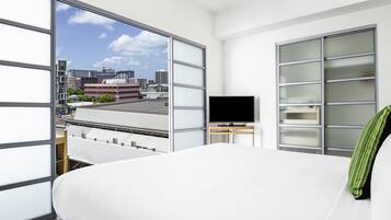 In-room safe, individually furnished, desk, laptop workspace