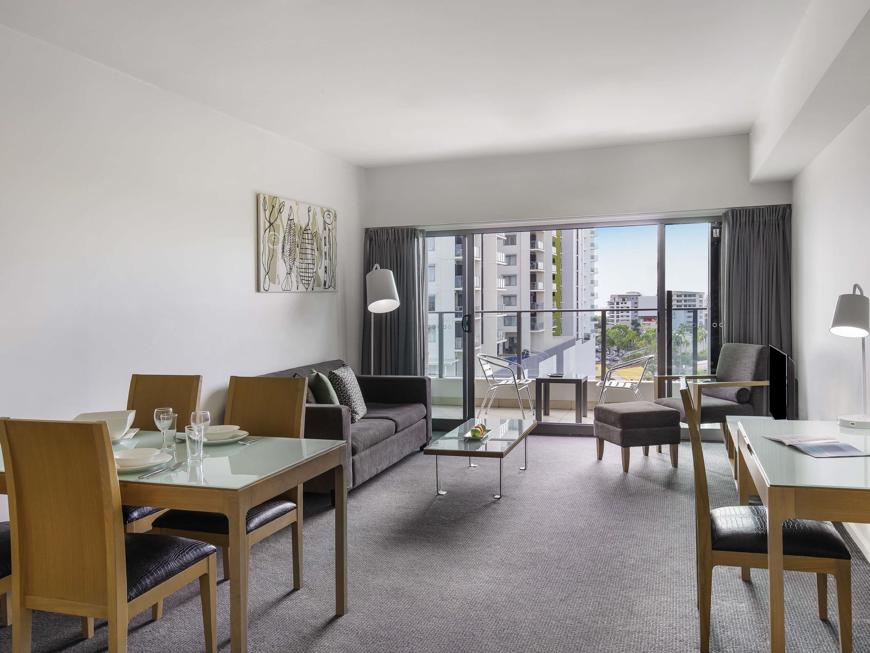 Appartement, 1 slaapkamer, uitzicht op de stad | Een kluis op de kamer, individueel gemeubileerd, een bureau