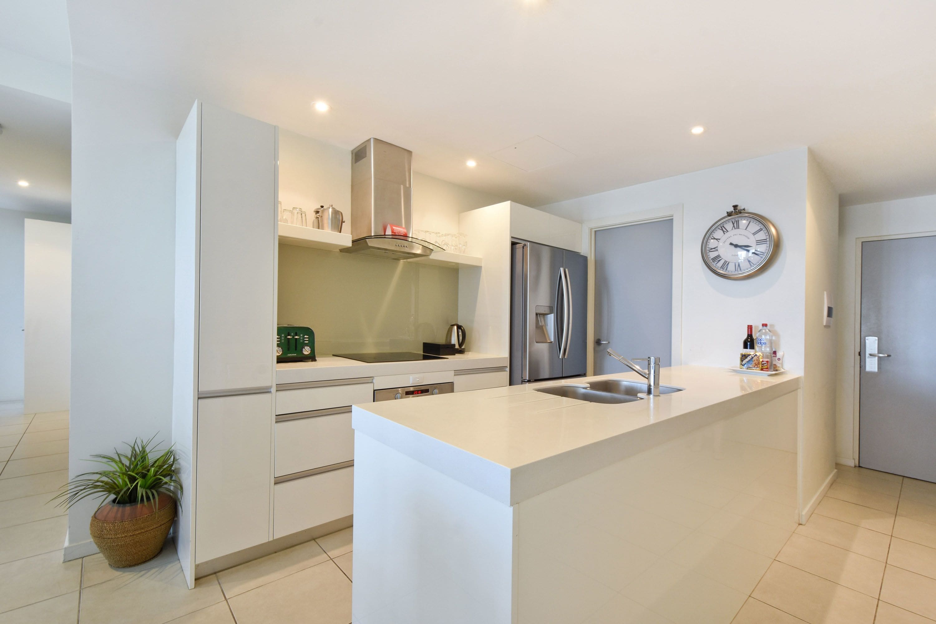 fridge, coffee/tea maker, electric kettle