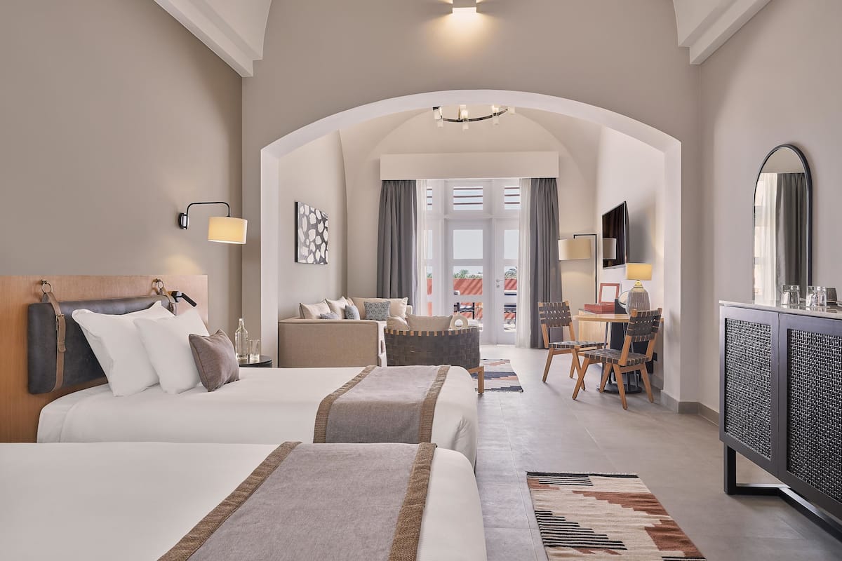 Junior Suite Twin | Roupas de cama de algodão egípcio, roupas de cama premium, frigobar