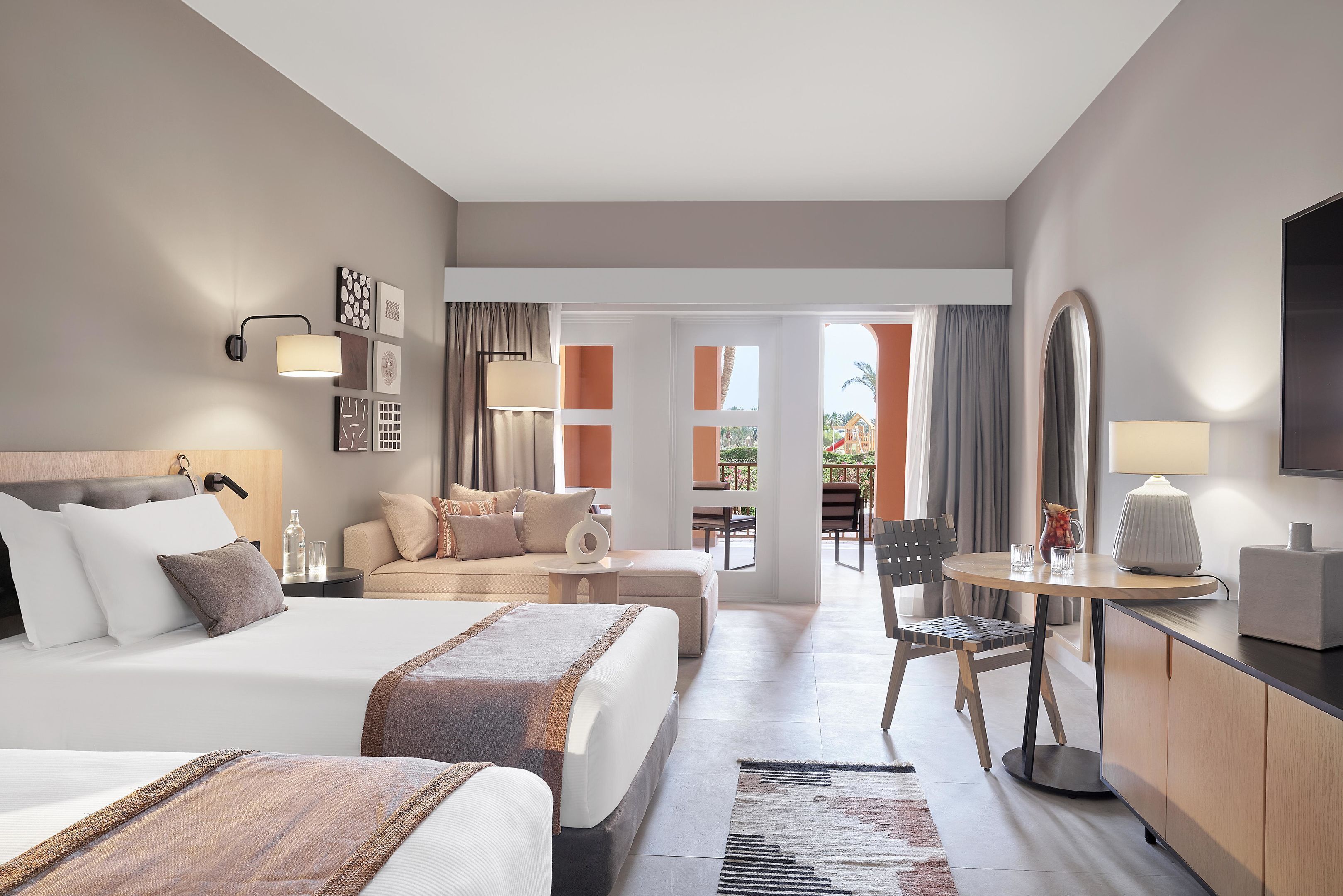 Deluxe Twin Room | Roupas de cama de algodão egípcio, roupas de cama premium, frigobar