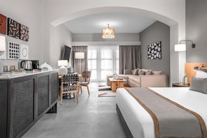 Junior suite | Lakens van Egyptisch katoen, luxe beddengoed, een minibar